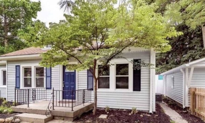Meridian-Kessler Casa | 2 bedroom near Broadripple. 15 minutes from Downtown