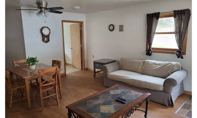 Montello Apartamento | 2 bedroom on ATV trail, boat landing 2 min away.