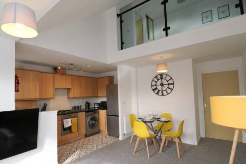 Coventry Apartamento | 2 Bedroom Peaceful Penthouse - Private Parking
