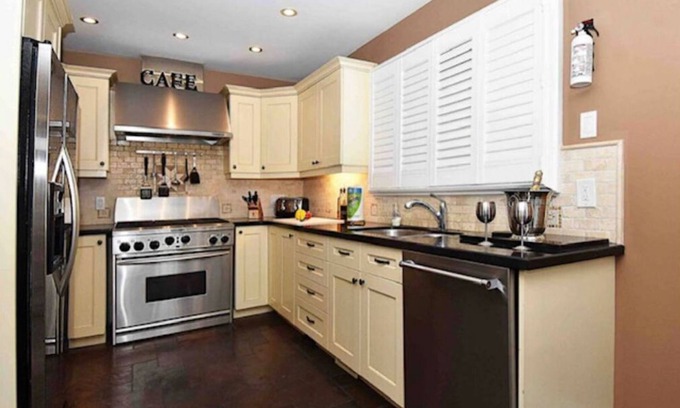 Scarborough Casa | 2 Bedroom plus Office Executive Bungalow in West Rouge