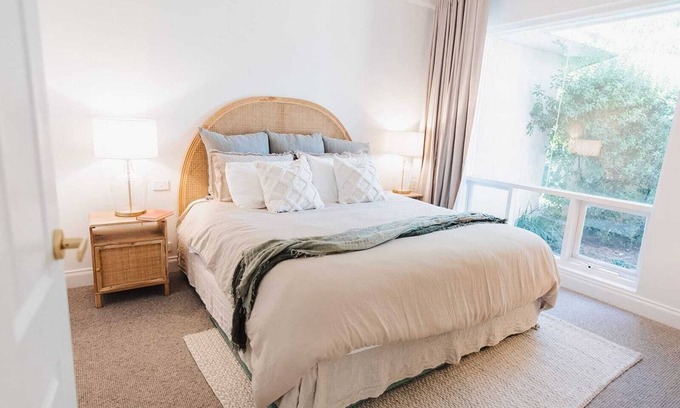 Stirling Cama Y Desayuno | 2 Bedroom Pool Side Villa