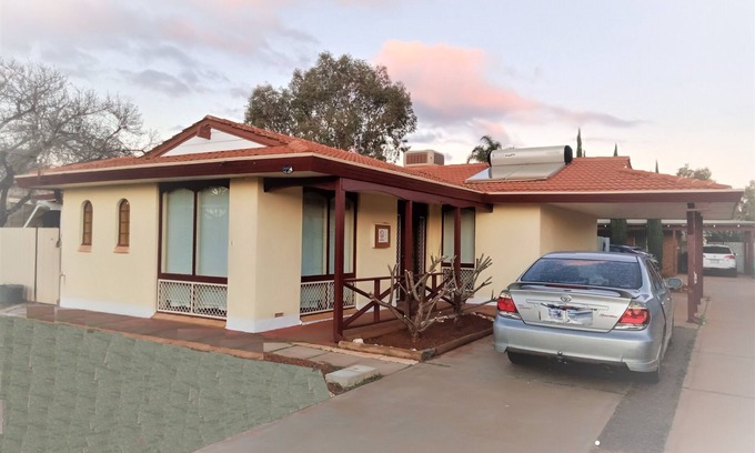 West Lamington Casa | 2 Bedroom residential house in peaceful location in heart of city
