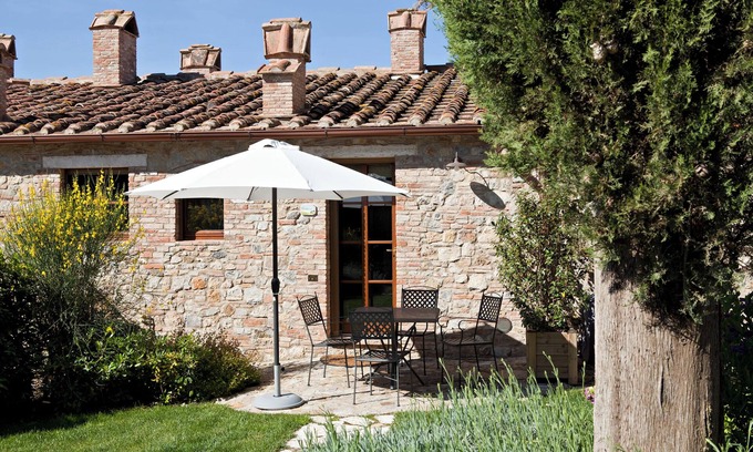 Gambassi Terme Apartamento | 2-bedroom rustic apartment in charming Gambassi with WiFi