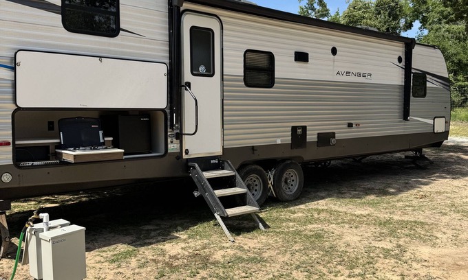 Centerville Casa | 2-bedroom RV in fabulous Leona with AC.Exotic animals outside.We have a lake
