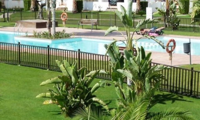 Roldan Apartamento | 2 Dormitorio (duerme 4/5) copias de apartamento de planta baja en zona de césped y piscina