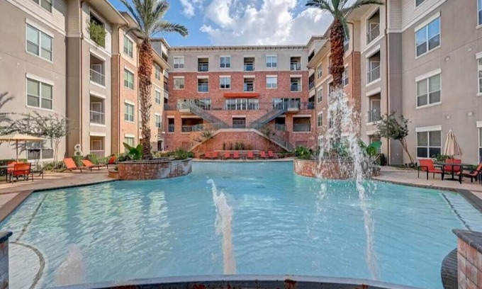 South Main Apartamento | 2-Bedroom Spacious Apt in NRG Med Ctr with Free Parking and Great Amenities