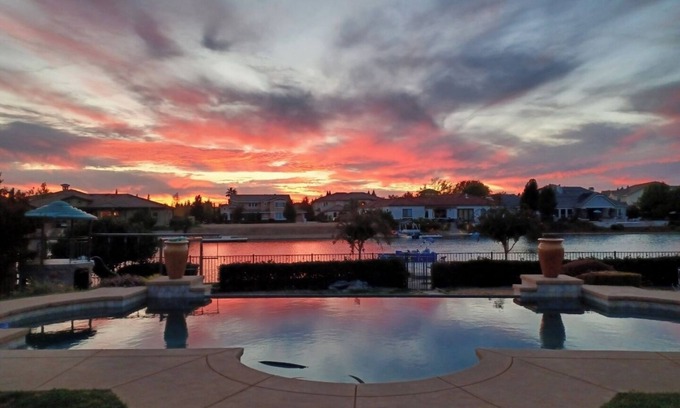 Roseville Apartamento | 2 Bedroom Suite on Lake with Boat and Golf Course. Has separate Entry access