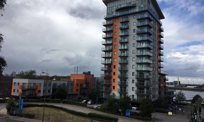 Woolwich Riverside Apartamento | 2 bedroom Thames riverside apartment with free wifi.