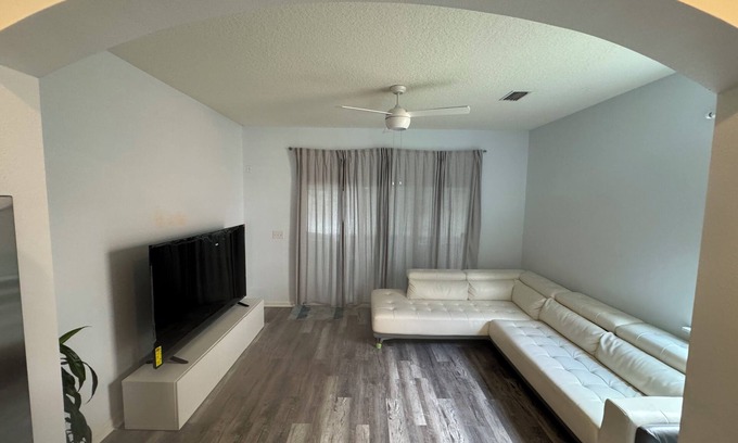 Southside Casa | 2-bedroom townhome in Bartram Park, full remote work set up. Pool, gym.