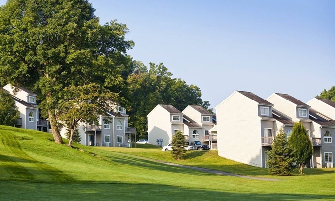 East Stroudsburg Complejo | 2 bedroom unit in Tree Tops at Pocono Mountain Villas