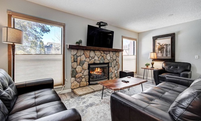 Warrior's Mark Condominio | 2 Bedroom updated Base 9 condo, walk to town and peak 9!
