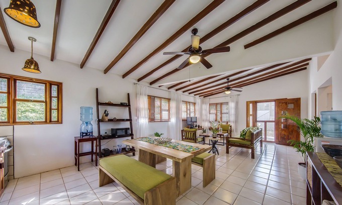 San Juan del Sur Casa | Casa de vacaciones de 2 habitaciones ubicada en las colinas de San Juan Del Sur