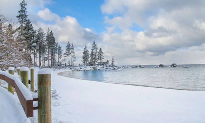 South Lake Tahoe Complejo | 2 Bedroom Villa at Hilton Lake Tahoe Resort, On the lake & sleeps 8!