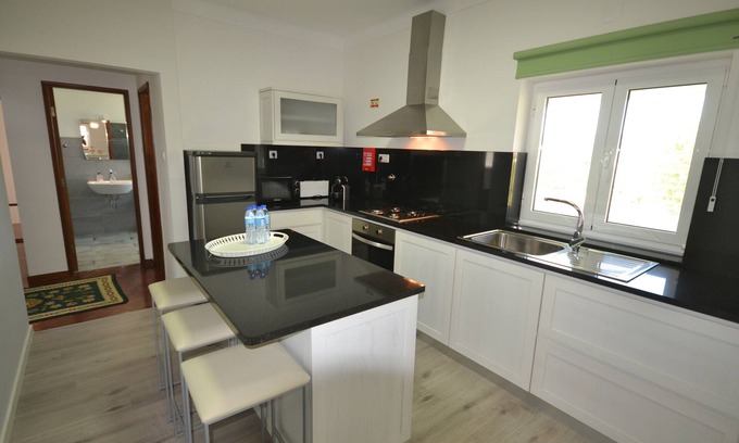 Campos Casa | Villa de 2 dormitorios con jardines y piscina.