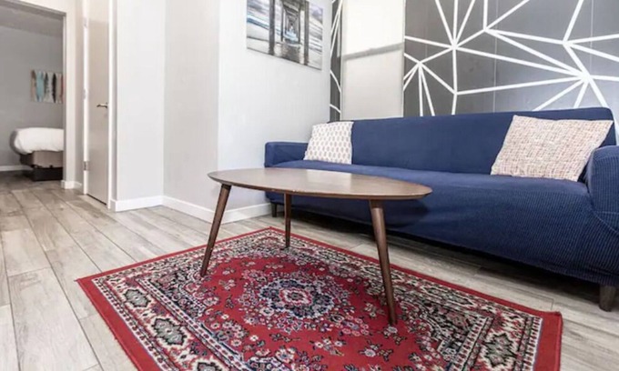 Mission Hills Casa | 2 Bedroom w/2 Parking, WiFi, Cable TV, Walk to All