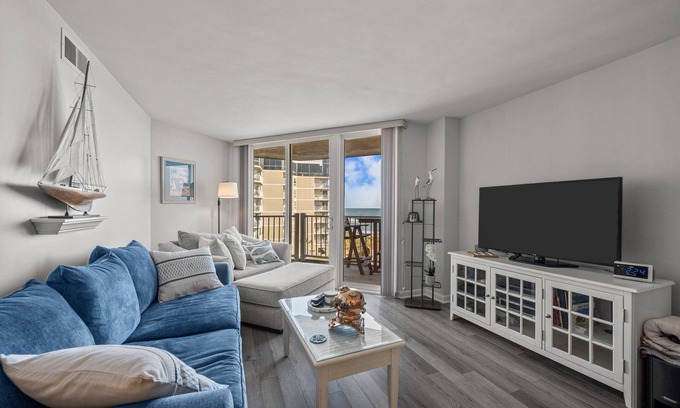 McCutcheon Field Condominio | 2 Bedroom w/ King Bed. Onsite Pools, Restaurant, Arcade & More!