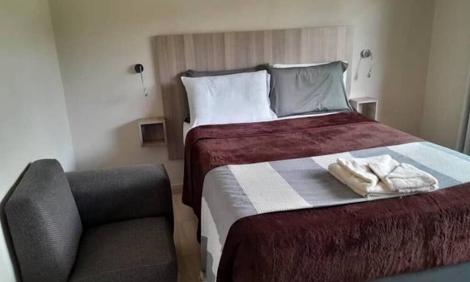 Harare Apartamento | 2 bedroomed apartment with en-suite and kitchenette - 2068