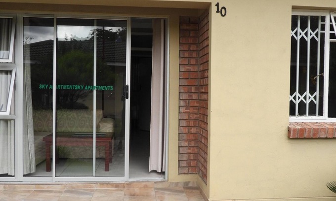 Harare Apartamento | 2 bedroomed apartment with en-suite and kitchenette - 2069