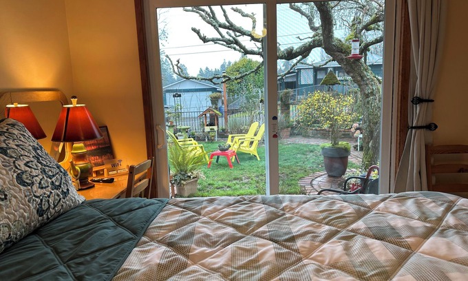 Des Moines Casa | 2-Bedrooms-4PAX-Helen’s Garden House🏡 Minutes from airport@Des Moines-Seattle,WA
