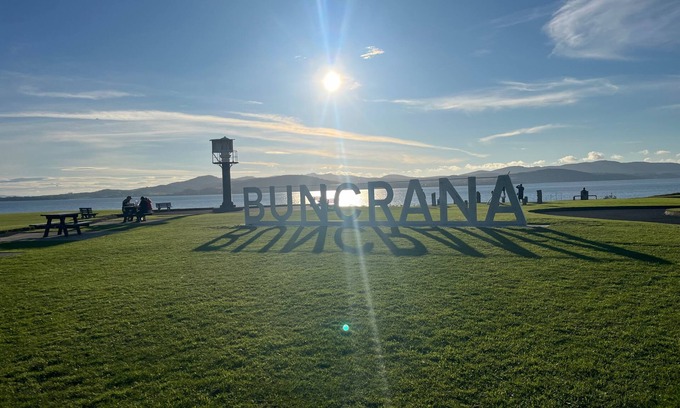 Buncrana Cabaña | 2 Bedrooms - 5 Guests - Fireplace - Near Beach