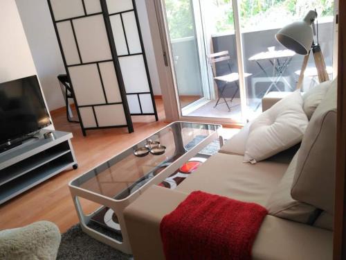 Sant Adria de Besos Apartamento | 2 BEDROOMS and 2 BATHROOMS FOR 5 PAX, SWIMMING POOL, FREE PARKING and NEAR THE BEACH!