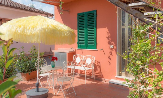 Buggiano Apartamento | 2 bedrooms appartement with furnished terrace and wifi at Borgo A Buggiano
