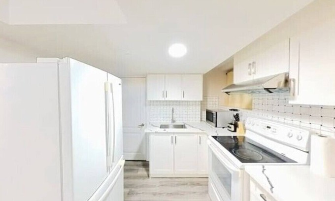 East Credit Casa | 2 bedrooms apt 15 minutes toToronto airport
