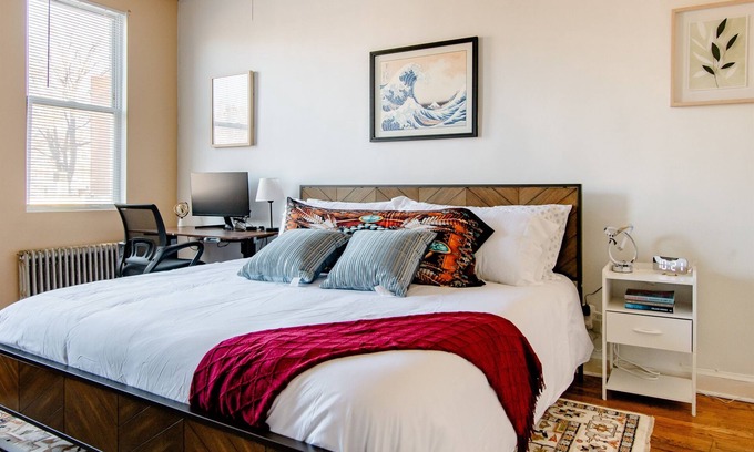 Truxton Circle Apartamento | 2 Bedrooms at the heart of the City! Sun Filled & Comfortable!