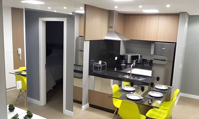 Bigorrilho Apartamento | 2 Bedrooms in Batel Soho, condo Clube Sky w/ parking space