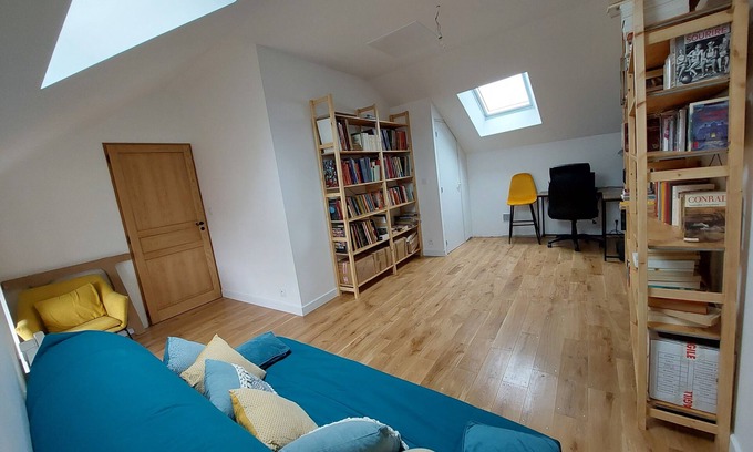 Blere Cama Y Desayuno | 2 Bedrooms in large house with small garden, fireplace, charming town center