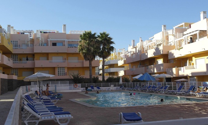 Canada Apartamento | Apartamento de 2 dormitorios en complejo privado con piscina y cerca de la playa.
