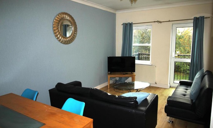 Doncaster Apartamento | 2 Bedrooms & Sofa Bed - Balcony - Parking - Lift Access - Very Quiet Location