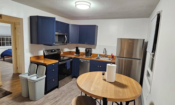 Williston North Apartamento | 2 bedrooms that are warm and comfortable queen size beds
