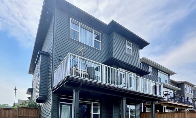 Calgary Casa | 2 Beds 1 Bath Walkout Basement Suite