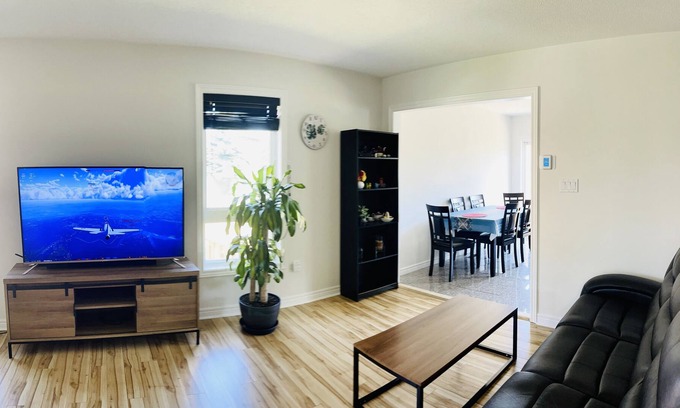 Barrie Casa | 2 beds 2 baths bungalow near school, grocery and highway 400