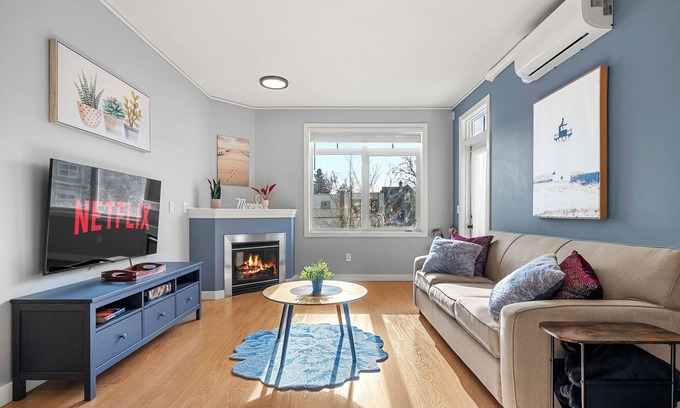 Mission District Condominio | 2 Beds, Downtown River Condo: AC, Near Saddledome, Free Underground Parking