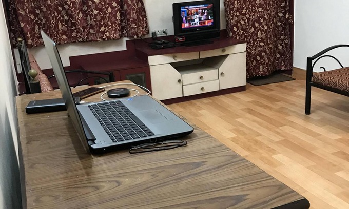 Narveer Tanaji Wadi Apartamento | 2 BHK, dos habitaciones privadas de AC en un apartamento en Central Pune