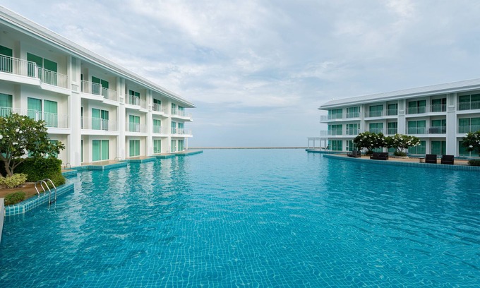 Cha-am Condominio | Apartamento de un dormitorio con vistas al mar, frente a la playa y a la piscina, situado en Cha-am Hua Hin