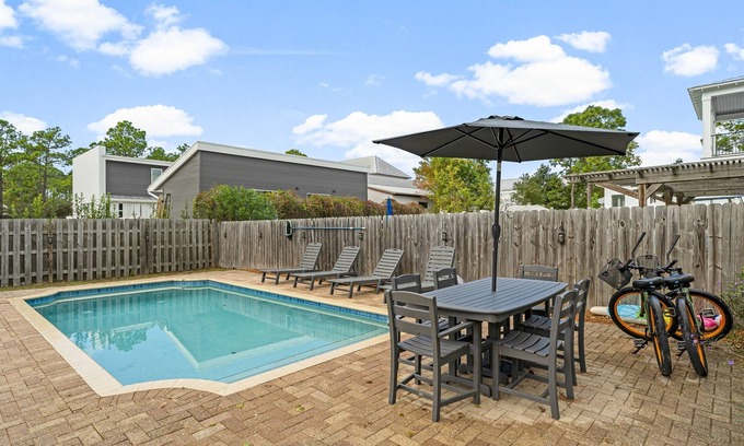 San Juan Casa | 2 Bikes~Walk to the beach & Bike to Seaside! Private Pool!