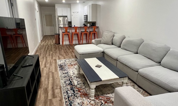 Auburn Condominio | 2 blocks to AU business school/ Toomer's Corner- 2 Bd/2 Ba renovated 2023