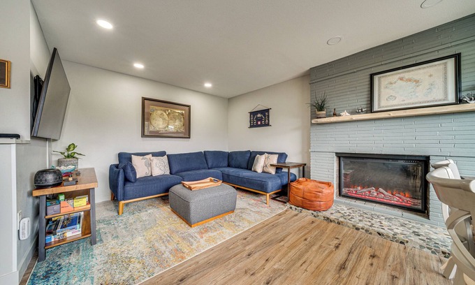 Alki Casa | 2 Blocks to Beach Park: Cozy Seattle Townhome
