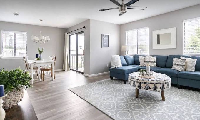 Tallahassee Casa | 2 blocks to FSU,Campus tours/visits,King bed,Gated community w/2 pools,Free park