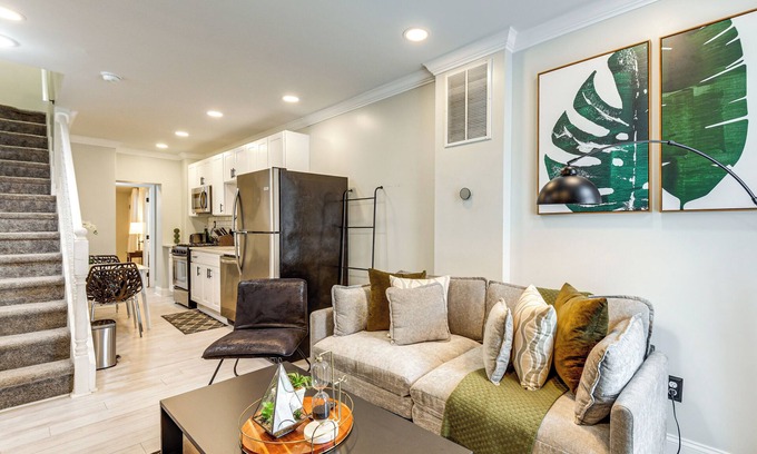 Canton Casa | 2 Blocks to Patterson Park: Urban Stay Near Eats