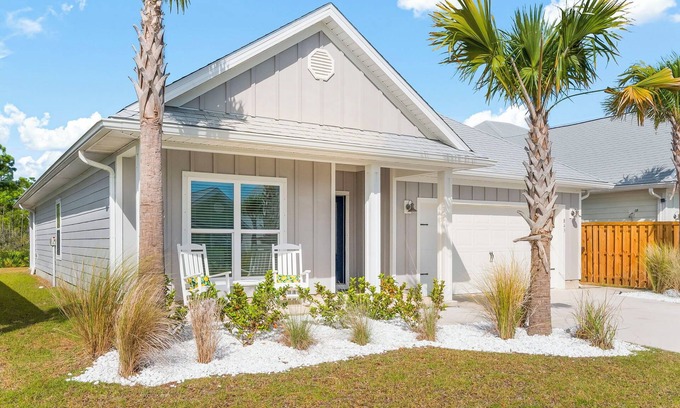 Port St. Joe Casa | 2 Blocks to the Beach | Golf Cart Pools Bikes Family-Friendly