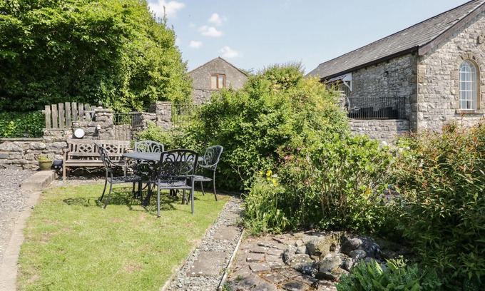 Allithwaite Cabaña | 2 Boarbank Farm, ALLITHWAITE