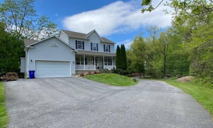 Columbia Casa | 2 BR/1.5 Bath Basement, Private Entrance & Parking