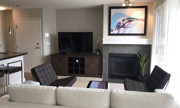 Coach Hill Condominio | 2 dormitorios, 2 baños condominio recientemente renovado con piscina
