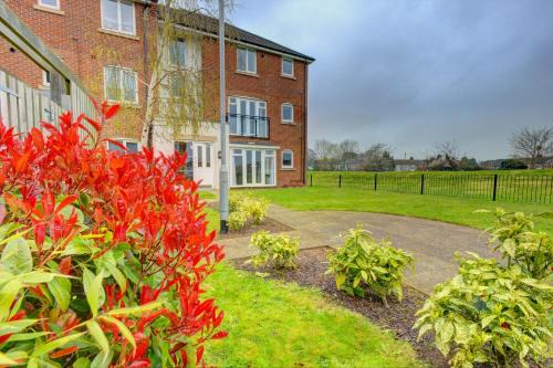 Coventry Apartamento | 2-BR Apartment, En-suite, Allocated Parking, next to Playground