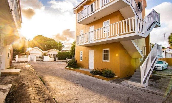 Colon Apartamento | 2 br Apartment w attic - O