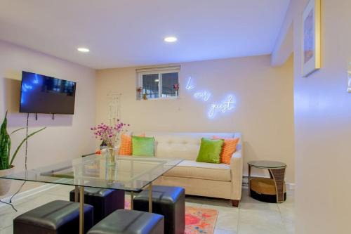 Langdon Apartamento | 2-BR City Retreat Peace Privacy & Parking